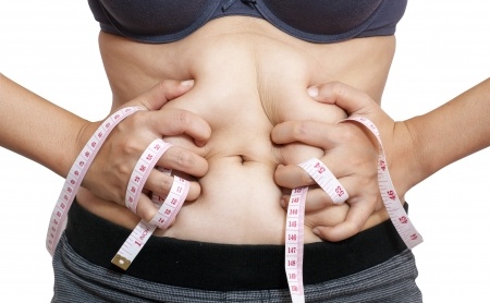 Een vrouw met een dikke buik door overgewicht